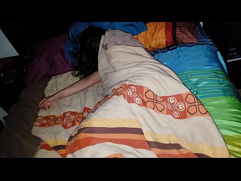 ❤️ Anak tiri berating ibu tiriné enom nalika dheweke turu. ️❌ Video jancok ing kita ﹏